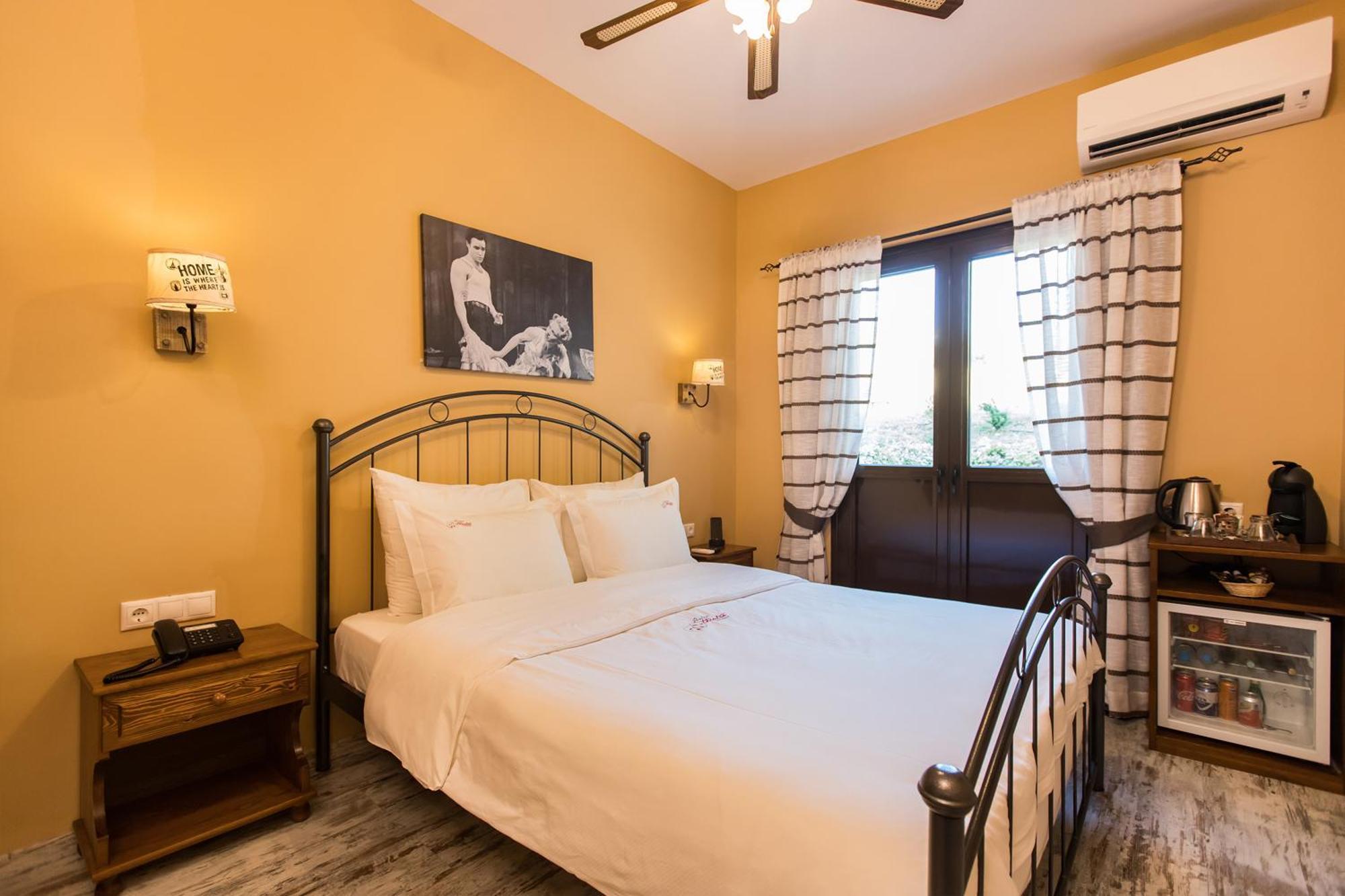 Theatro Hotel Odysseon Kalampaka Rum bild